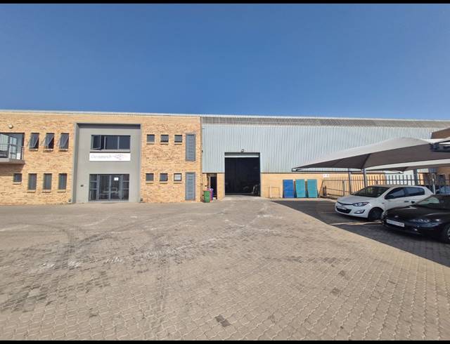 1,350M² WAREHOUSE TO LET IN JET PARK